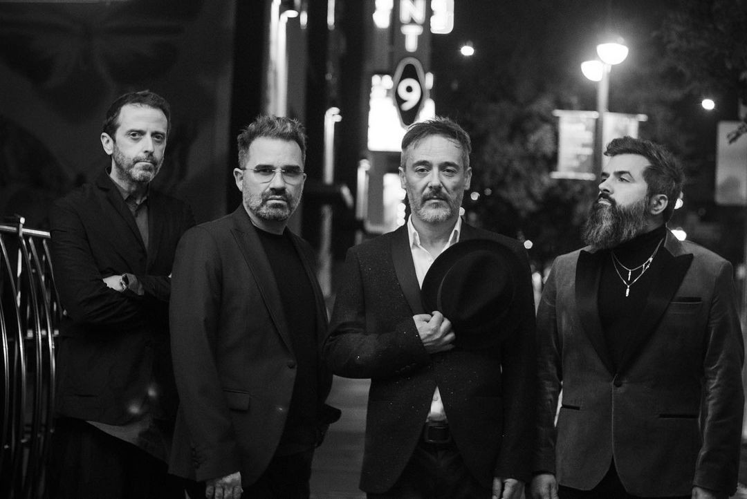 Love of Lesbian Turf Vorterix