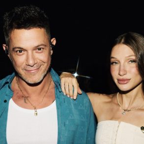 Yami Safdie y Alejandro Sanz